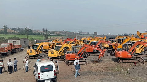 Haktanganle Tahsil Action On Illegal Excavation