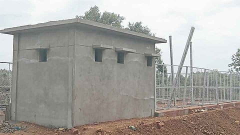 कोकण रेल्वे मार्गावर वालोपेत सबस्टेशन 