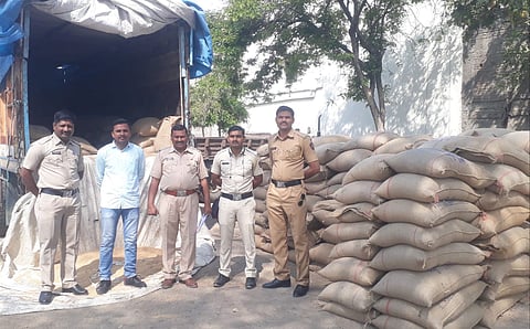 गरीबांच्या तोंडचा घास हिरावून गव्हाची काळ्या बाजारात विक्री 