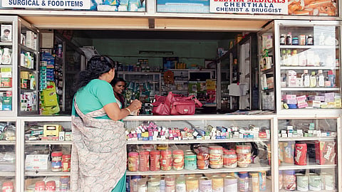 कोरोनामुळे खोकला, सर्दी, तापाच्या औषधांना मागणी  20 टक्क्यांनी वाढली मागणी