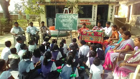 मरपल्ली (जि. गडचिरोली) - येथील जिल्हा परिषद उच्च प्राथमिक शाळेत शब्दकोश निर्मितीची बैठक घेण्यात आली.