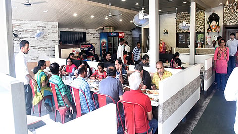 या शहरात शुद्ध शाकाहारी हॉटेलची चलती 