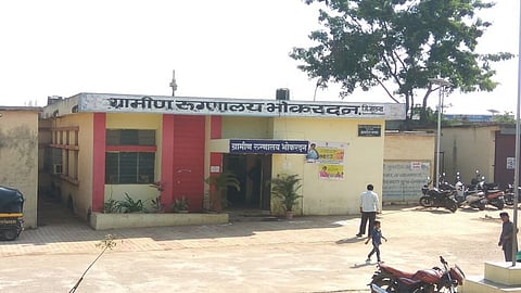 भोकरदन : येथील ग्रामीण रुग्णालय परिसर. 