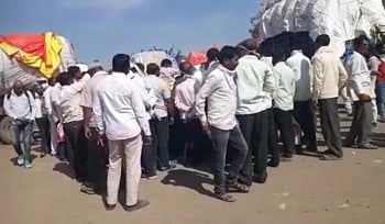 शिंदखेडा तालुक्यातील तिन्ही कापूस केंद्र बेमुदत बंद !