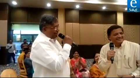 Vidhan Sabha 2019 :..जेव्हा चंद्रकांत पाटील गातात गाणं (व्हिडिओ)