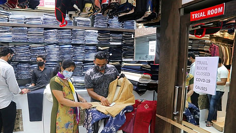 Clothing shopkeeper and customer are facing problems without trial room