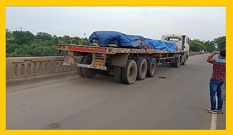 Akola News: Heavy traffic continues from dangerous Raheri bridge