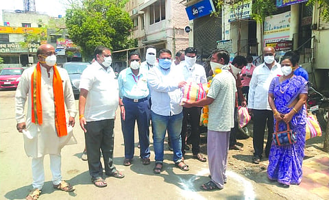 Floral showers for the cleaning workers in khamgaon.jpeg