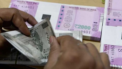 Indian-Rupee-counting.jpg