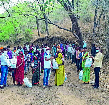 सातपुड्याच्या दुर्गम भागातही पोचली अन्नधान्याची मदत 