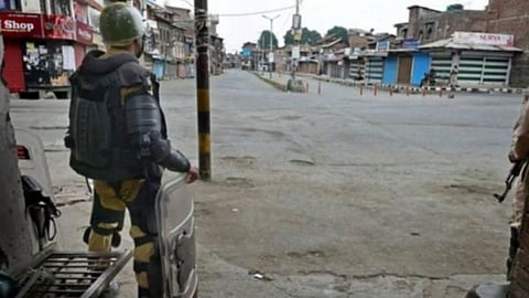 काश्‍मिरात व्यापाऱ्यांचे मरण; आठवडाभरात 1 हजार कोटींचा फटका 