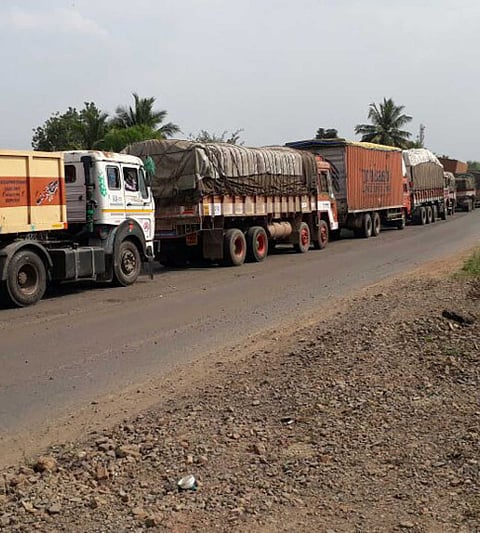 Demand to blacklist the contractor working on Nagar Solapur Highway