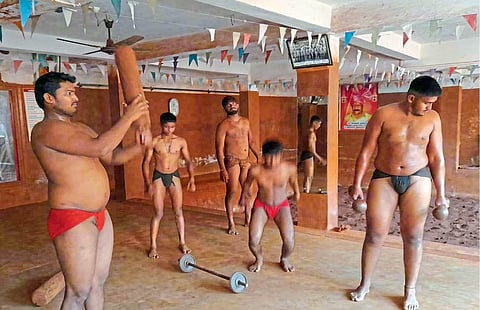 heritage of kolhapur Wrestling information story by uday gaikwad