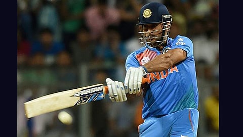 World Cup 2019 : धोनी रोज वापरतोय वेगळी बॅट; तो खरंच निवृत्त होतोय