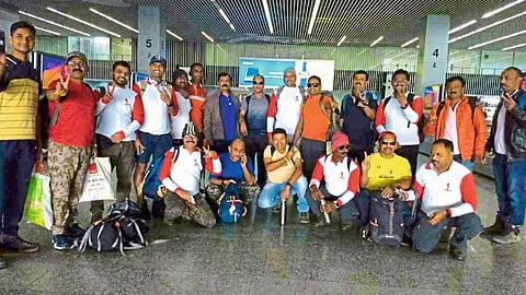 कांचनगंगा शिखर सर करणाऱ्या ट्रेकर्सची टीम.