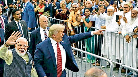 पंतप्रधान नरेंद्र मोदींसोबत डोनाल्ड ट्रम्प 
