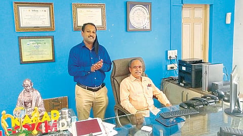 ..अखेर शिपाई झाला मुख्याधिकारी; निवृत्तीचा दिवस ठरला अविस्मरणीय!