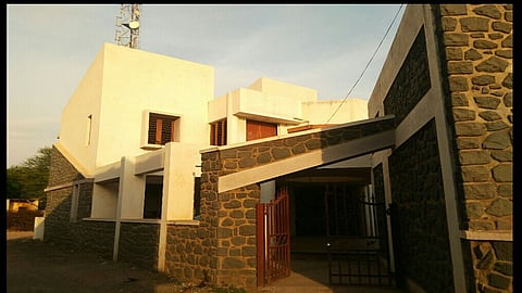किती तरी दिवसांत नाही चांदण्यात गेलो... 