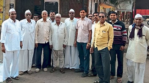 ग्रामस्थांनी एकजूट दाखवल्यानेच न्हावी गावाला प्रगती करता आली.