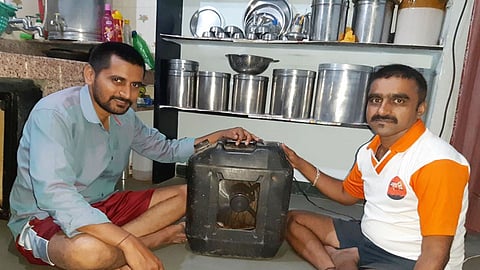 घरगुती साहित्यातून युवकांनी चक्क साकारला कुलर