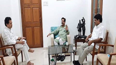 कर्‍हाडात बैठक