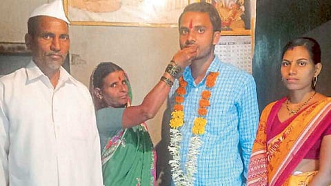 सिक्‍युरिटीची नोकरी करत बनला फौजदार