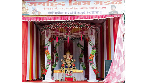 प्राधिकरण, जयहिंद चौक - आर्थिक टंचाईमुळे कोणताही देखावा न करता साधेपणाने केलेली श्रीगणेशाची प्रतिष्ठापना.