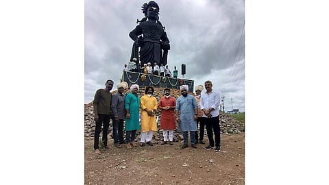 पुणे : 65 फूट उंचीच्या पांडुरंगाला महापौर, खासदारांनी घातले साकडे; म्हणाले...