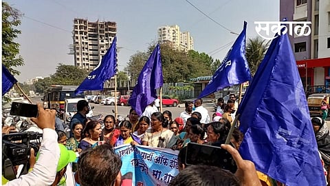 Pune Morcha at the house of NCP women state president Rupali Chakankar