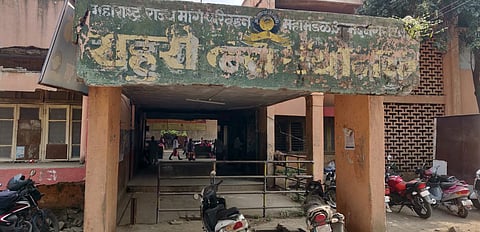 Rahuri bus stand building in a state of collapse