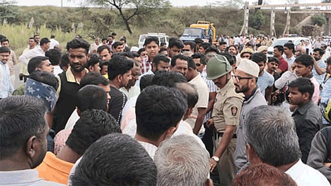 Raju Shetty Protest on Kolhapur Sangli Road.