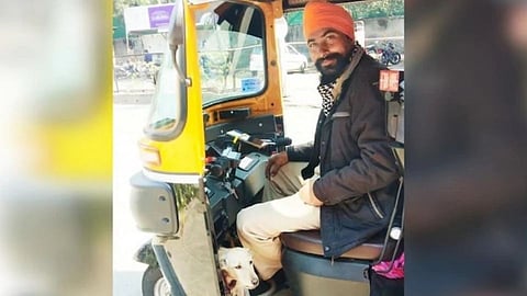 RickshawDriver_Dog