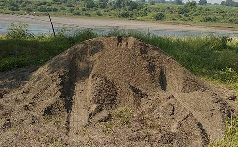 Boats of sand smugglers blown up by women tehsildars of Shirur