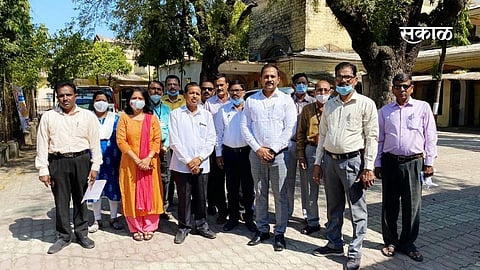 Tehsildar and Deputy tehsildar are protesting in Yavatmal 
