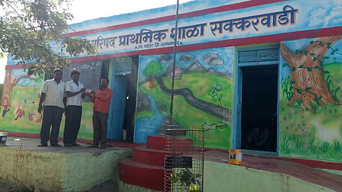 'त्यांनी' विद्यार्थीच नव्हे, तर गावालाही घडवले 