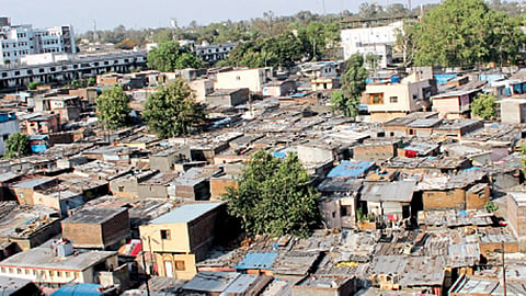 भोसरी, पिंपरी-चिंचवड एमआयडीसीच्या जागेवर असलेली झोपडपट्टी.