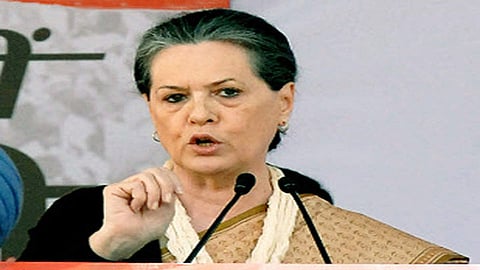 राष्ट्रवादीला धूळ चारणा-या विलासकाकांचे सोनिया गांधींनी केले हाेते काैतुक
