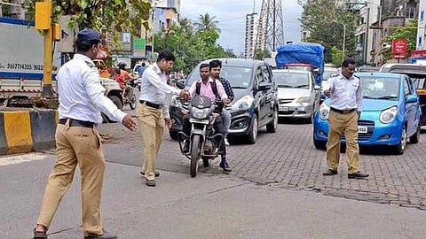 नवी नियमावली सरकारच्या फायद्याची; चार दिवसांत 1.41 कोटींची वसूली