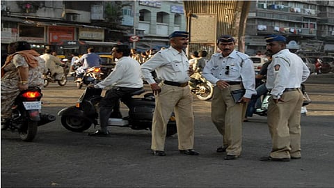 ठाणे वाहतूक पोलिसांकडून एक महिन्यात सव्वा तीन कोटींचा दंड वसूल