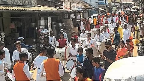 पोलादपूर : तान्‍हाजी मालुसरे यांच्‍या पुण्‍यतिथीनिमित्त मिरवणूक काढण्‍यात आली.