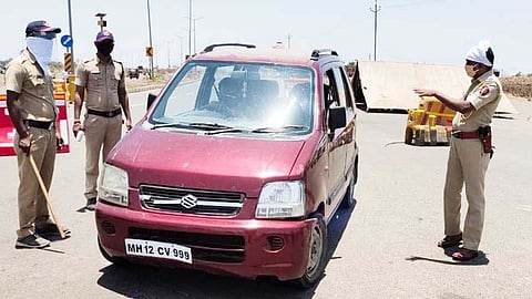 पुणे-मुंबईवरून विनापरवाना आले 250 जण; मग पोलिसांनी...