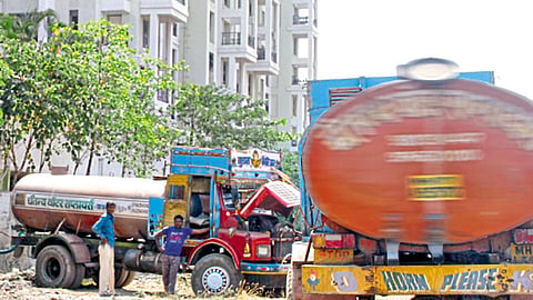 ‘टॅंकरराज’ विरोधात सोसायट्या