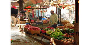 Market corridors in Kolhapur city dwindle due to Corona 