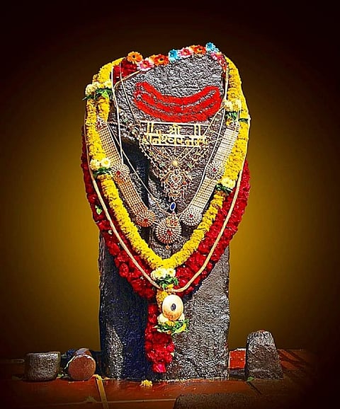 Record crowd of devotees for darshan in Shanishinganapur