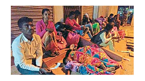 people sleep on the rod for correction of aadhar card