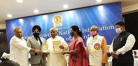 adam master puraskar.jpg