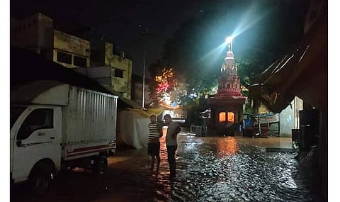 #PuneRains : आळंदी देवस्थानच्या पद्मावती मंदिराची संरक्षक भिंत कोसळली