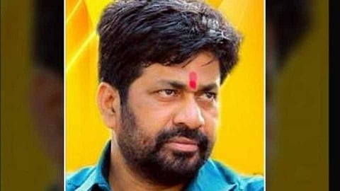 Bachchu Kadu says that the administration should not back the contractor by giving two lines of notice akola marathi news