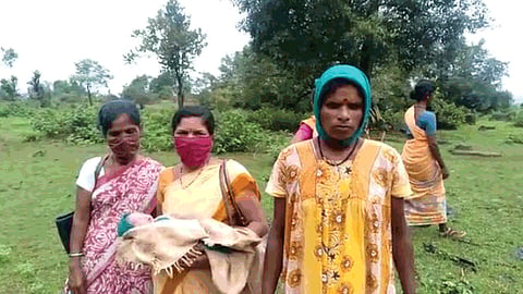 women delivery on road at ratnagiri