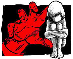 चौथीतील मुलीचा शिक्षकाने केला विनयभंग 